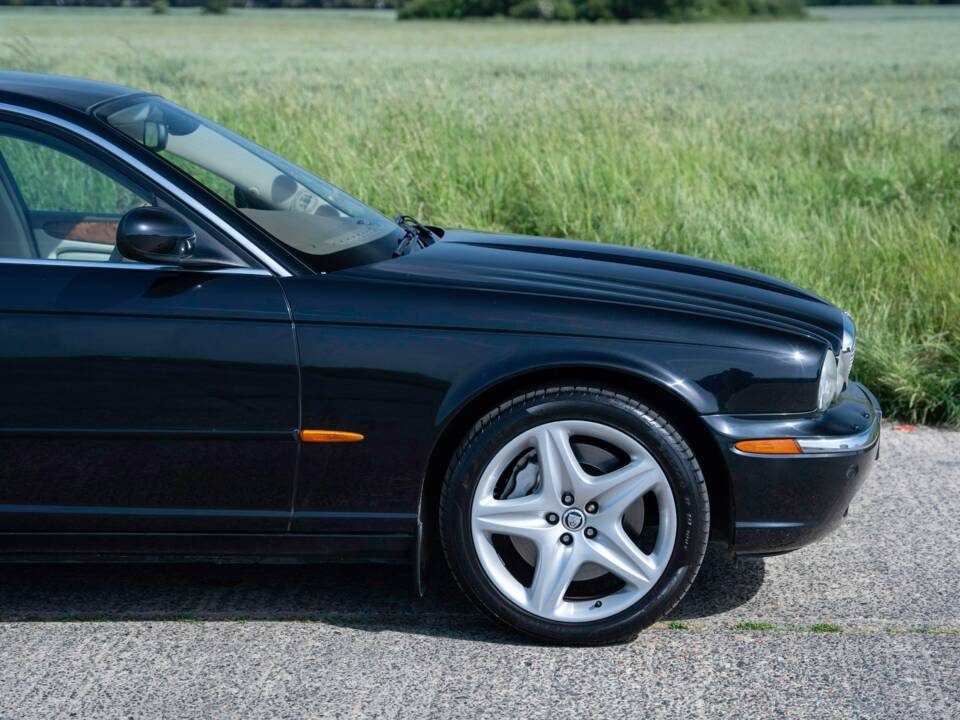 Obraz 31/50 pojazdu Jaguar XJR Super V8 (2004)