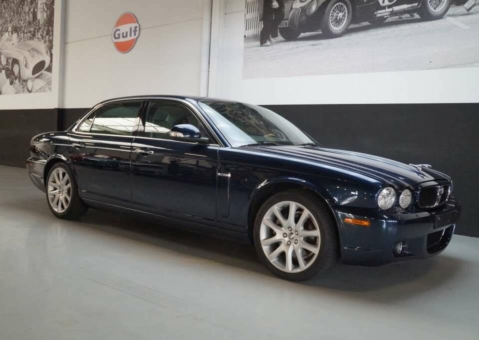 Immagine 19/50 di Jaguar XJ 8 4.2 (2008)