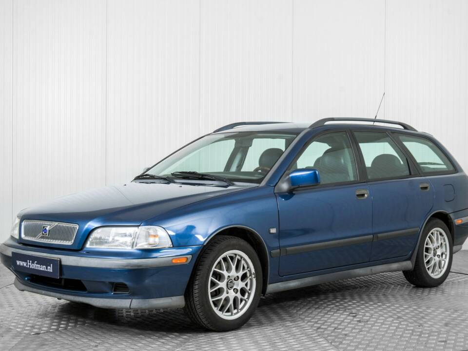 Image 1/29 of Volvo V40 2.0 16V (1999)