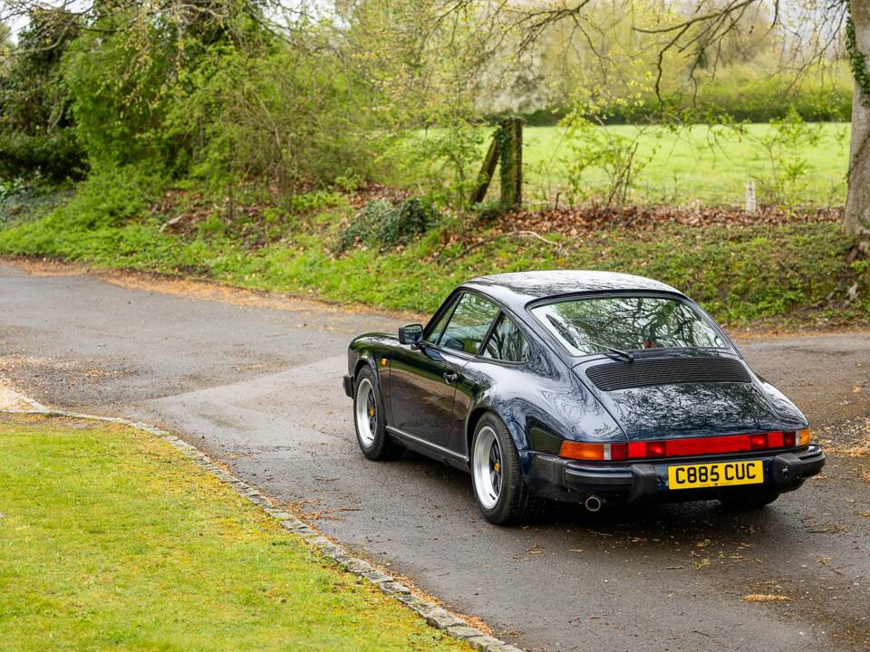 Image 14/50 of Porsche 911 Carrera 3.2 (1985)