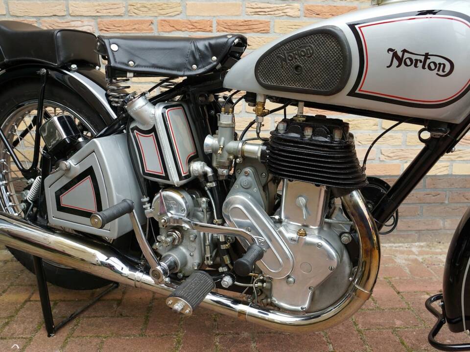 Image 6/9 of Norton Big Four 4 (1942)