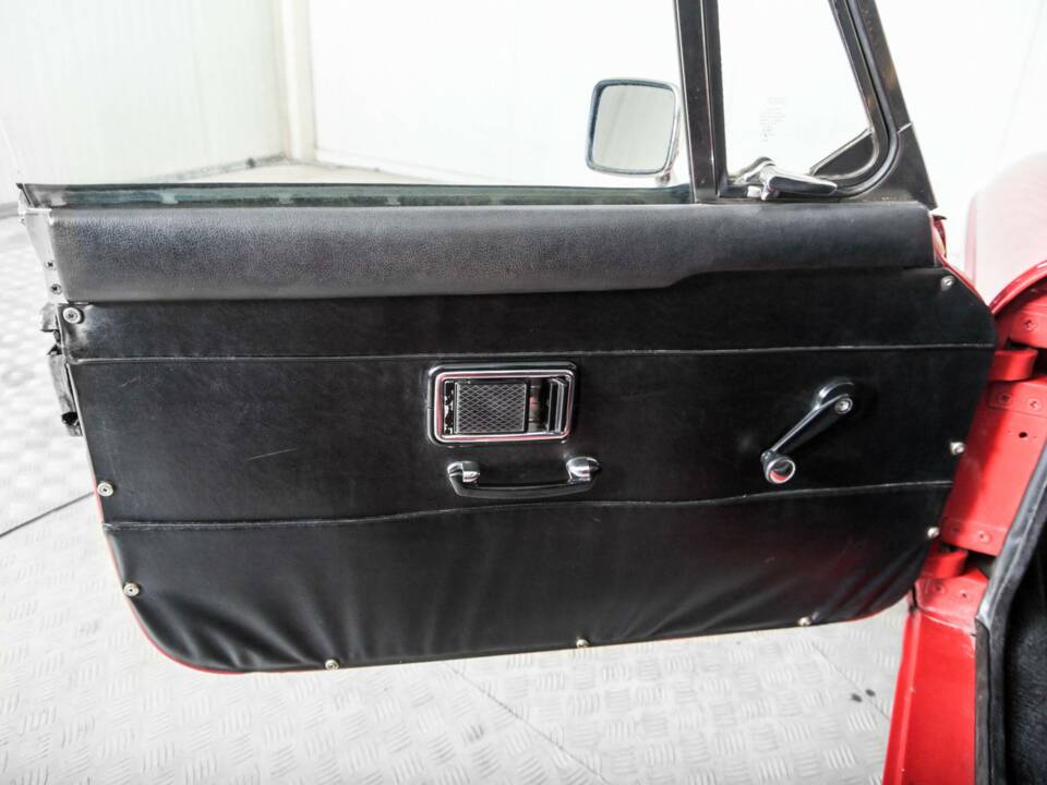 Image 33/50 of MG MGB GT (1967)