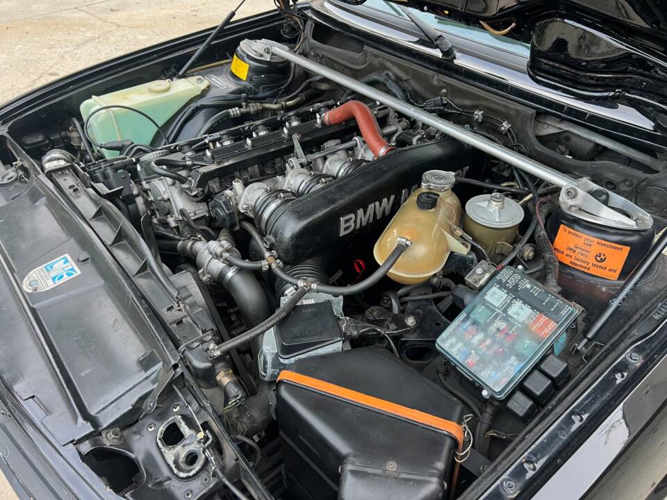 Image 19/21 de BMW M5 (1987)