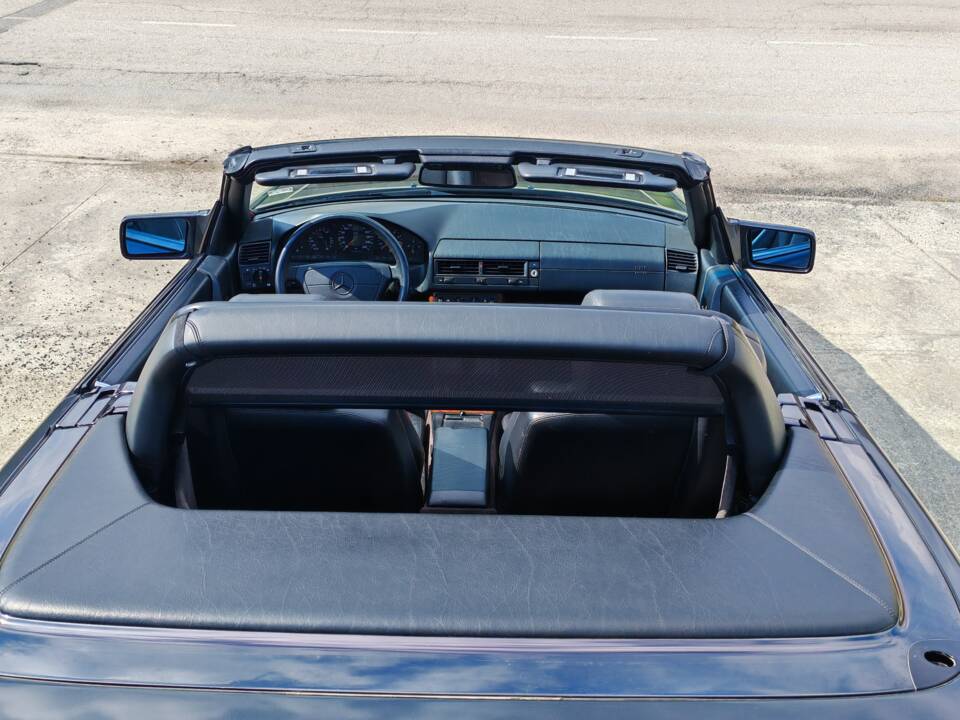 Image 24/42 of Mercedes-Benz 300 SL-24 (1992)