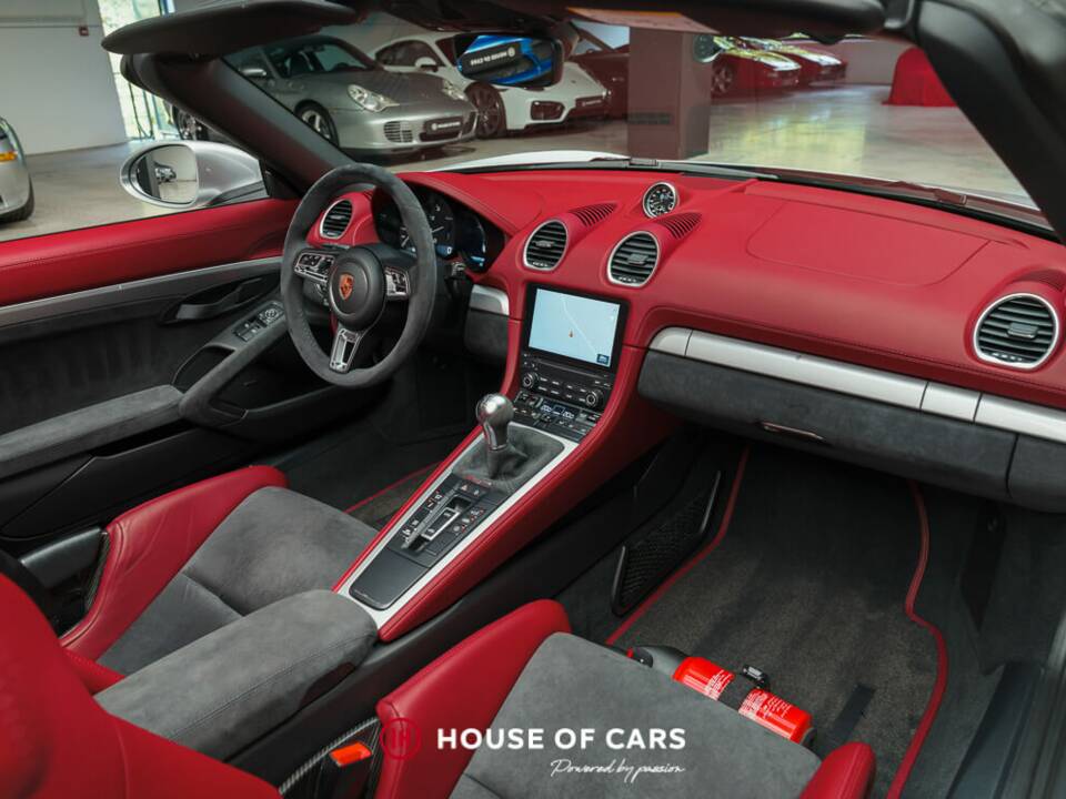 Image 18/25 of Porsche 718 Boxster Spyder (2020)
