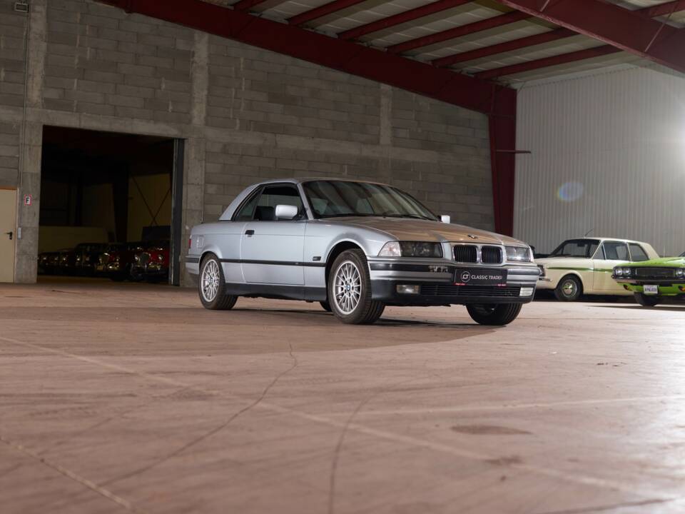 Immagine 15/27 di BMW 328i (1995)