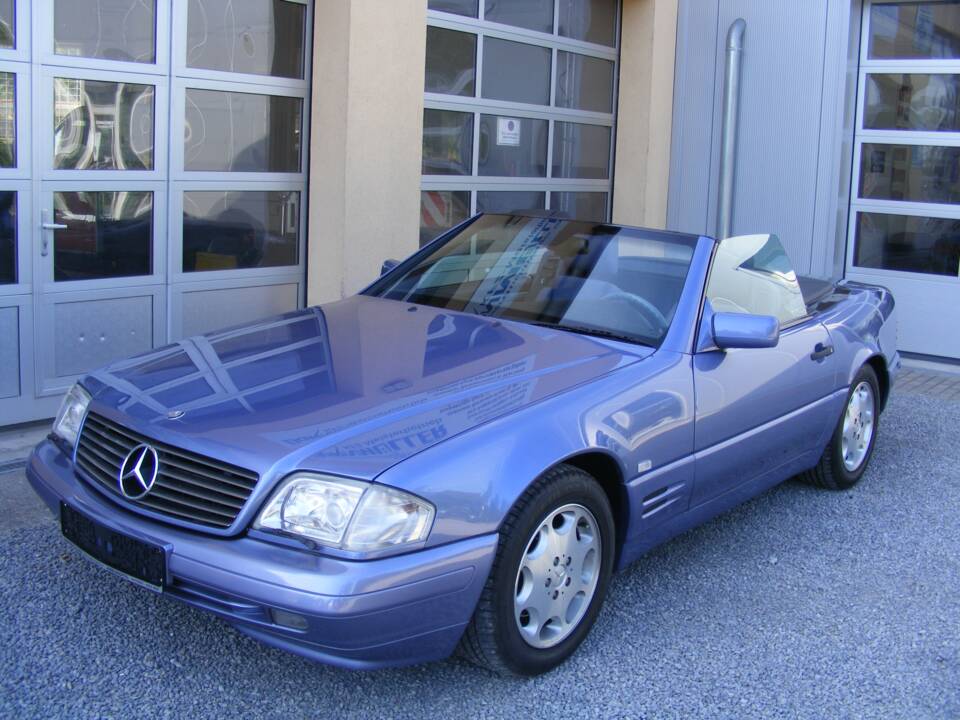 Immagine 24/39 di Mercedes-Benz SL 320 (1997)
