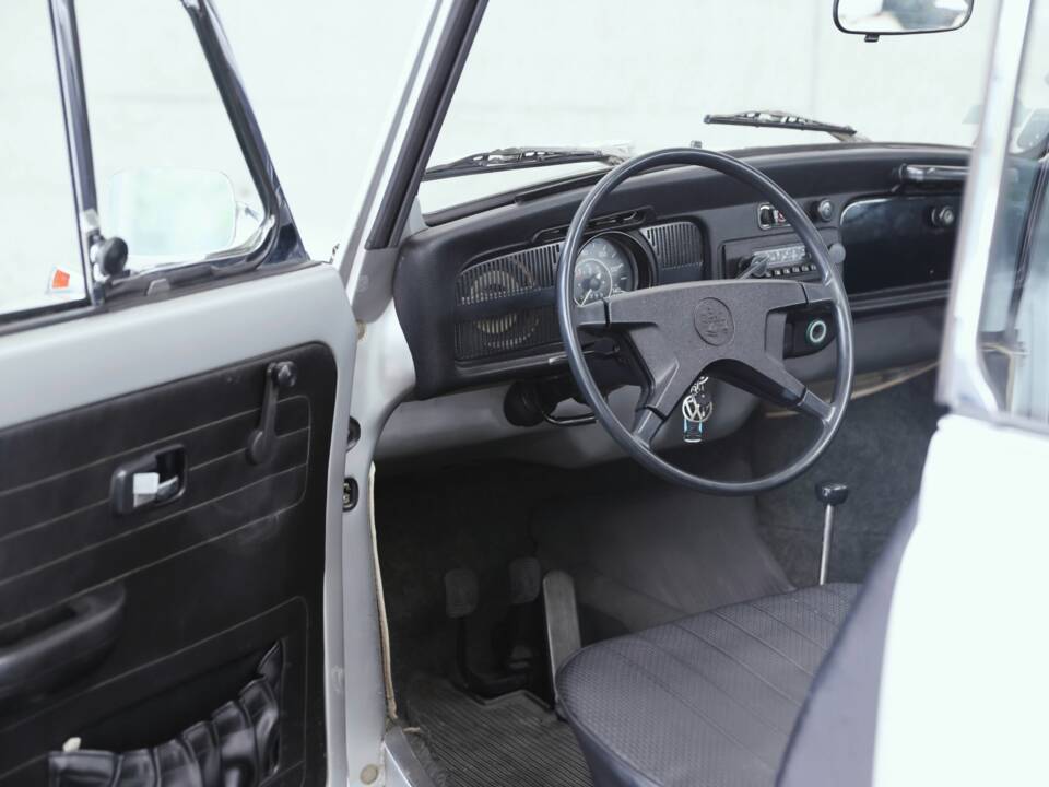 Image 18/37 of Volkswagen Beetle 1302 (1971)