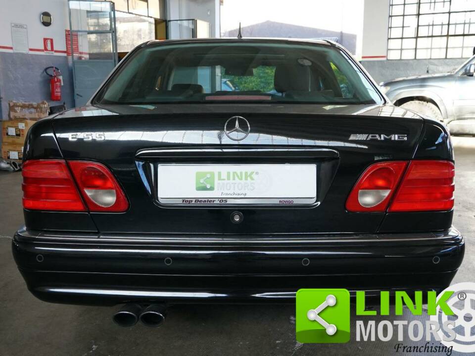 Immagine 5/10 di Mercedes-Benz E 55 AMG (1998)