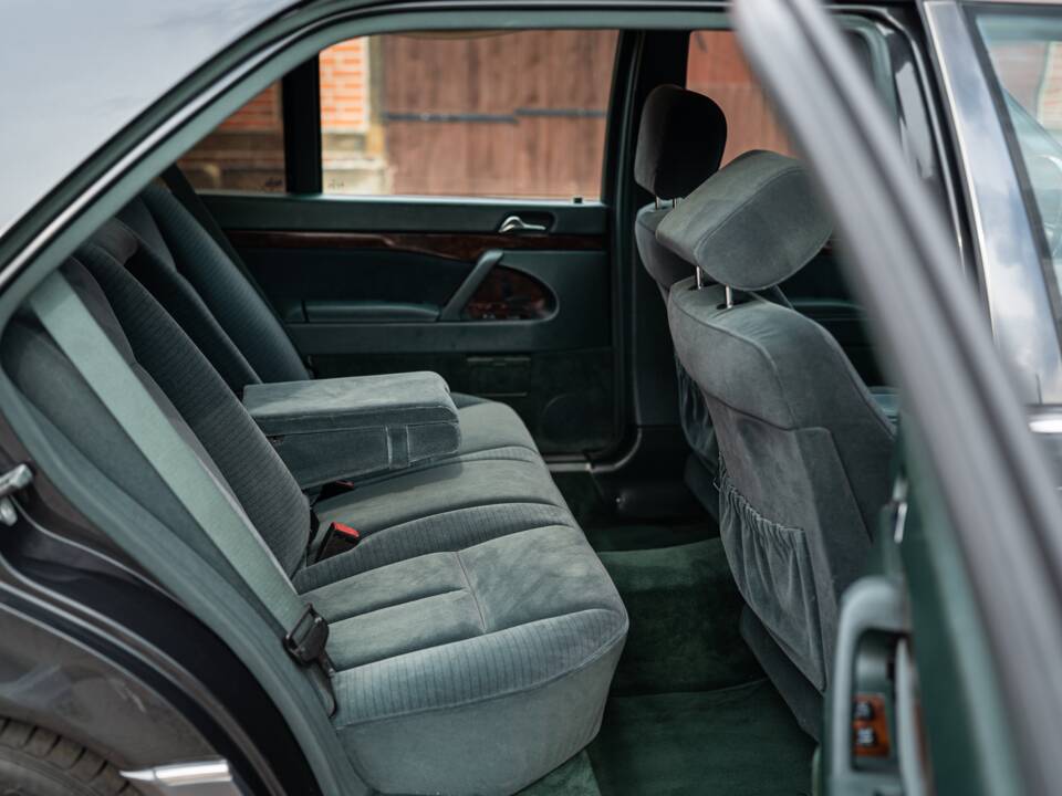 Image 46/54 of Mercedes-Benz 500 SEL (1992)