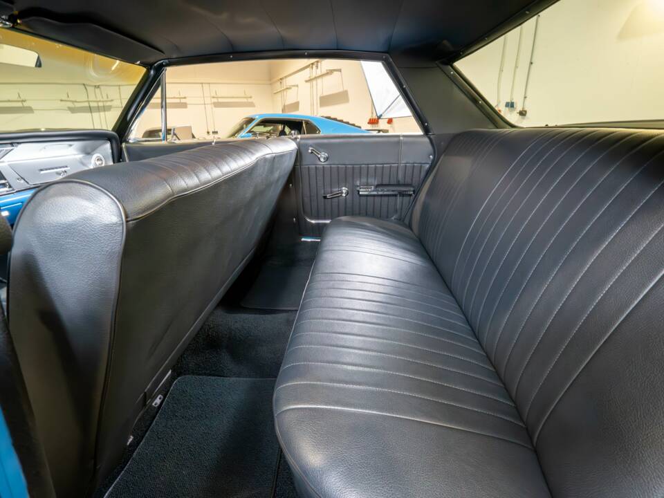 Image 13/22 of Buick Wildcat Sport Coupe (1964)