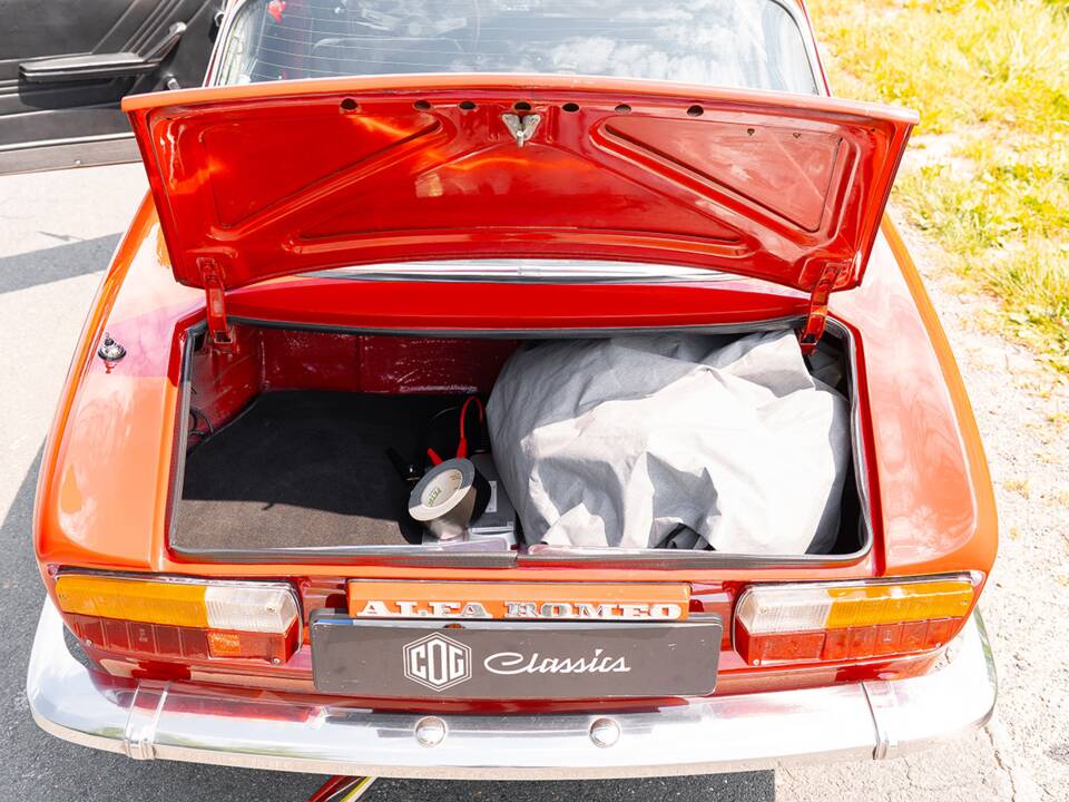 Image 50/53 of Alfa Romeo 2000 GT Veloce (1975)