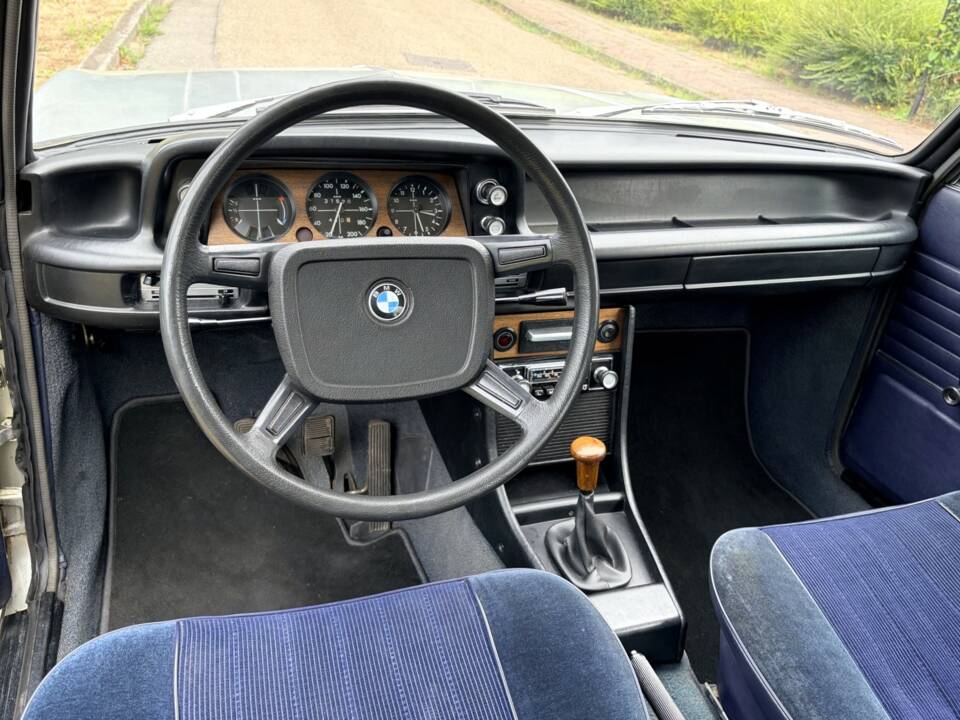 Image 7/22 of BMW 2002 (1975)