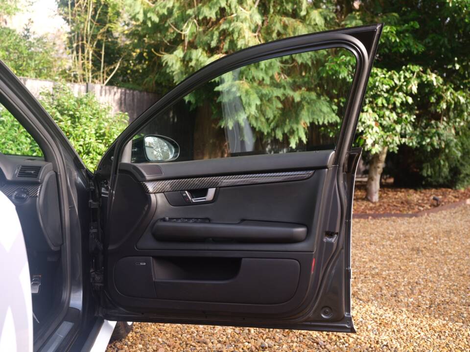 Bild 31/48 von Audi RS4 (2007)