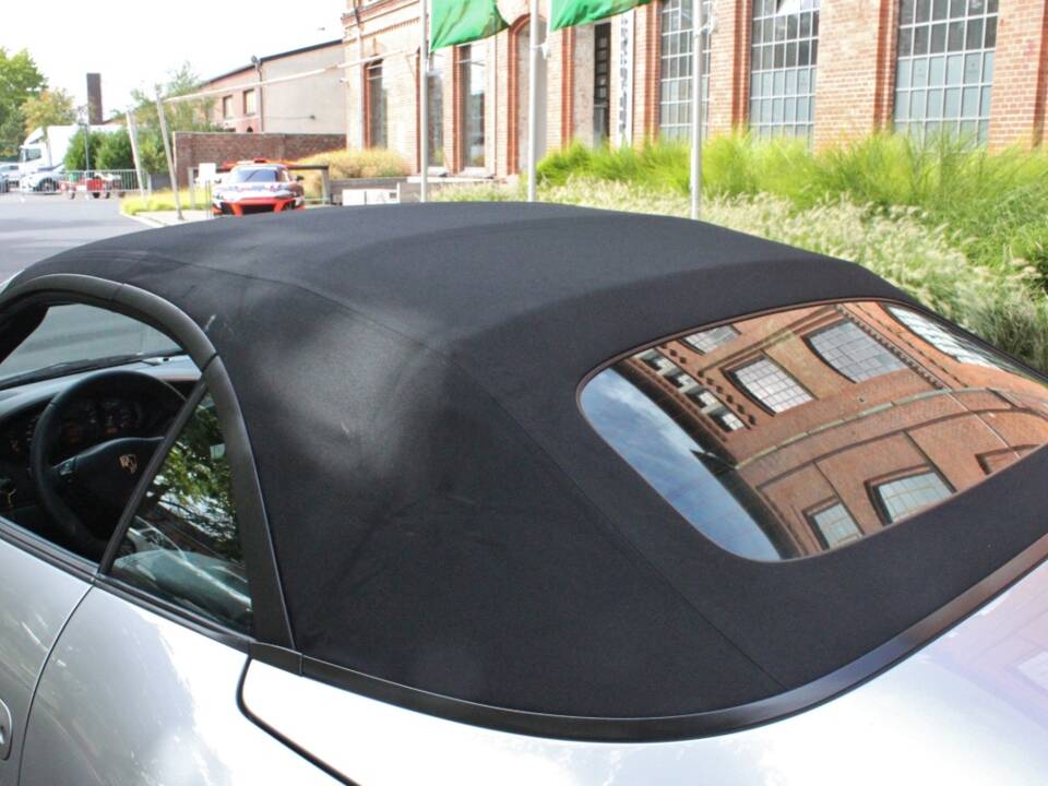 Bild 14/17 von Porsche 911 Carrera 4 (2004)