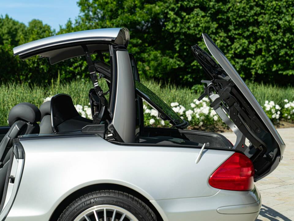 Image 21/50 of Mercedes-Benz SL 350 (2005)