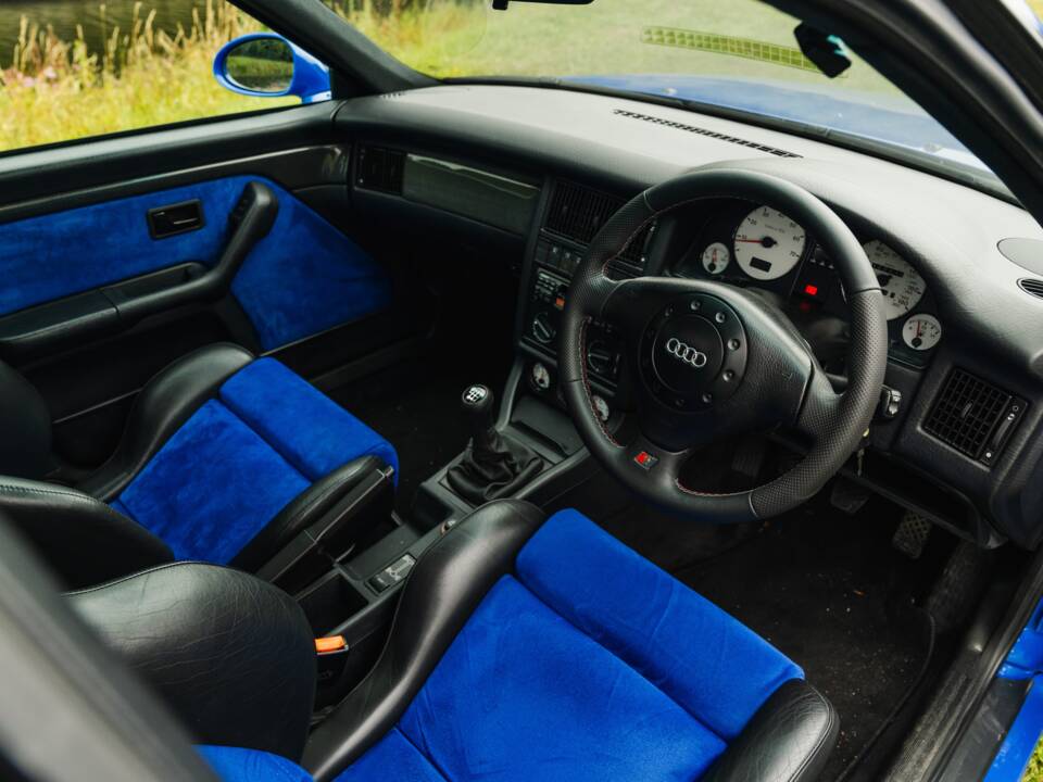 Image 25/45 of Audi RS2 Avant (1994)