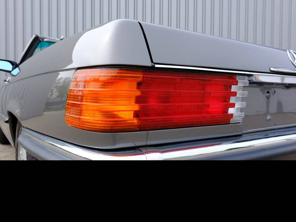 Image 61/96 of Mercedes-Benz 560 SL (1987)