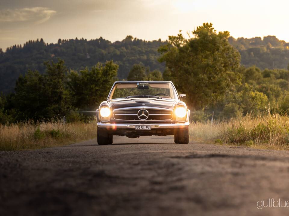 Image 8/79 de Mercedes-Benz 280 SL (1969)