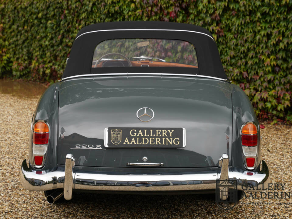 Afbeelding 13/50 van Mercedes-Benz 220 SE Cabriolet (1960)