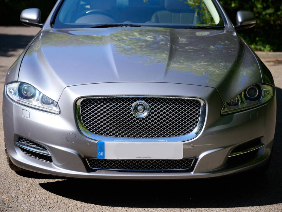 Bild 28/50 von Jaguar XJ 5.0 (2012)