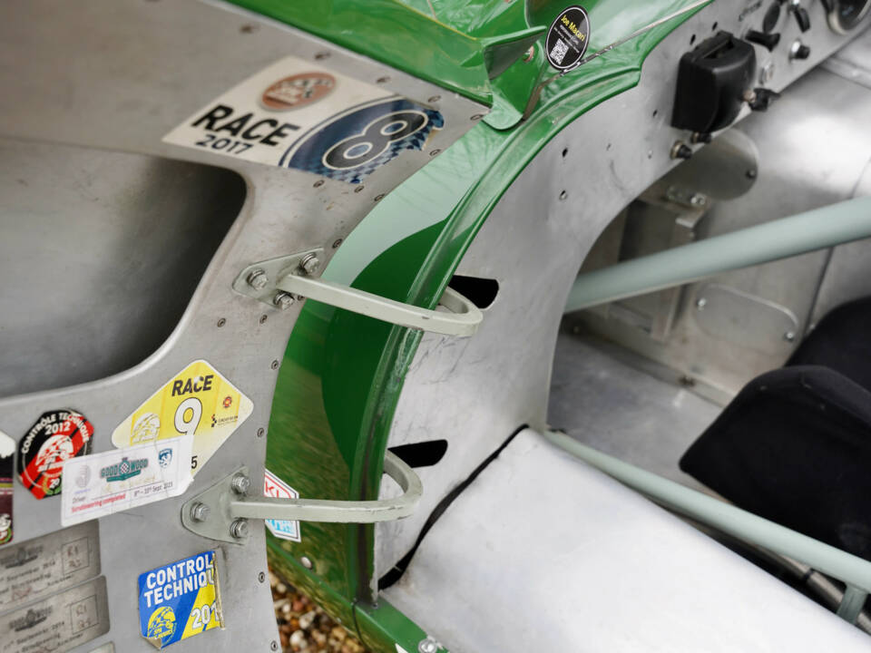 Image 30/50 of Lister Knobbly (1959)