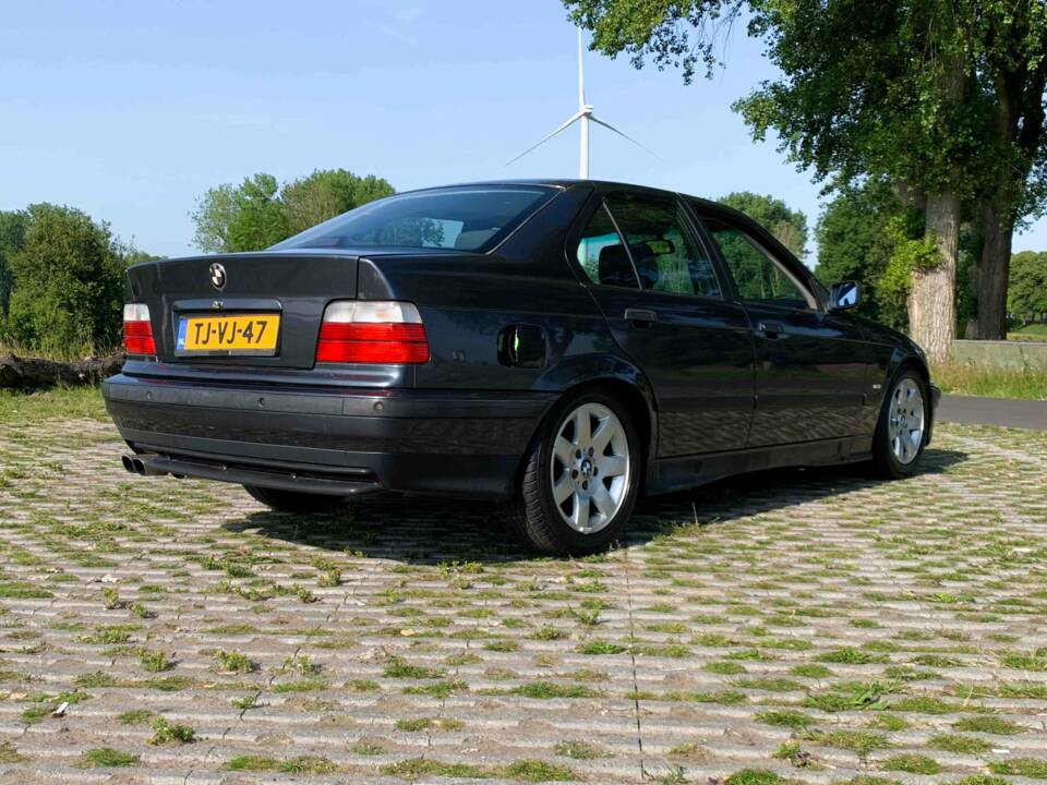 Immagine 8/8 di BMW 316i (1998)