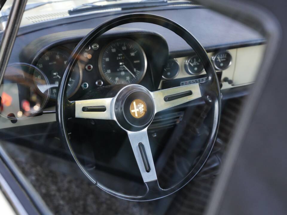Image 10/50 de Alfa Romeo 1600 Spider Duetto (1967)