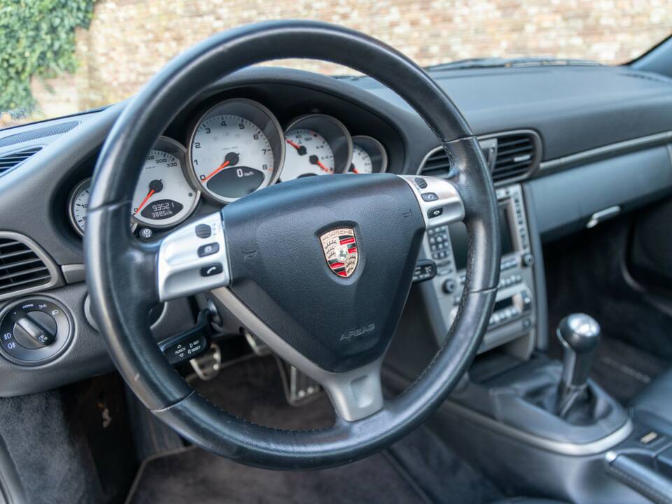 Image 30/50 of Porsche 911 Carrera (2007)