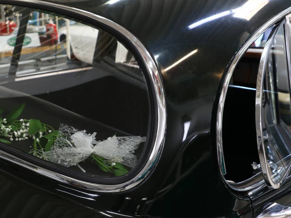 Immagine 17/36 di Jaguar 240 (1968)