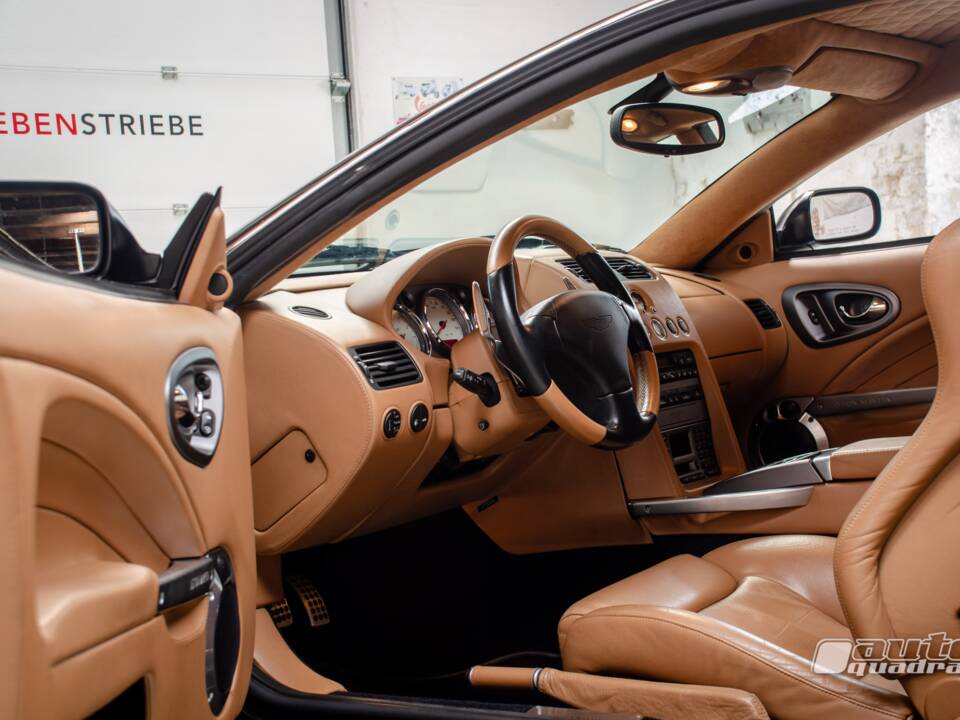 Afbeelding 10/19 van Aston Martin V12 Vanquish S (2005)