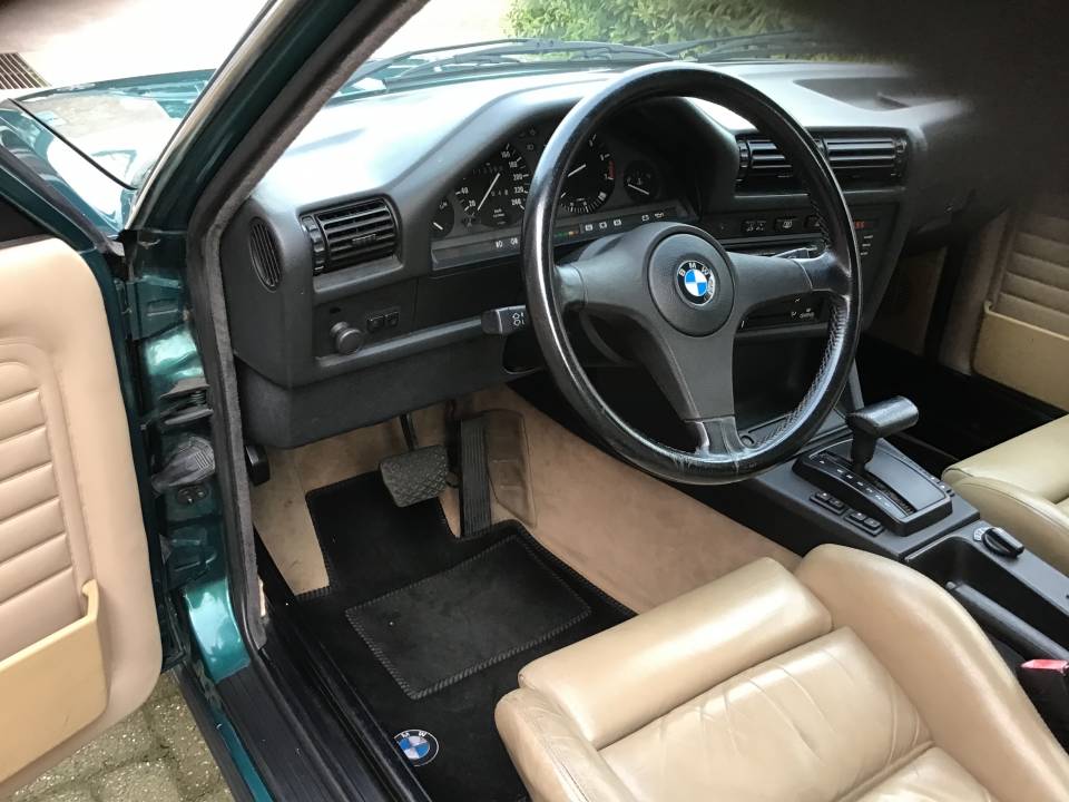 Image 5/20 de BMW 320i (1992)