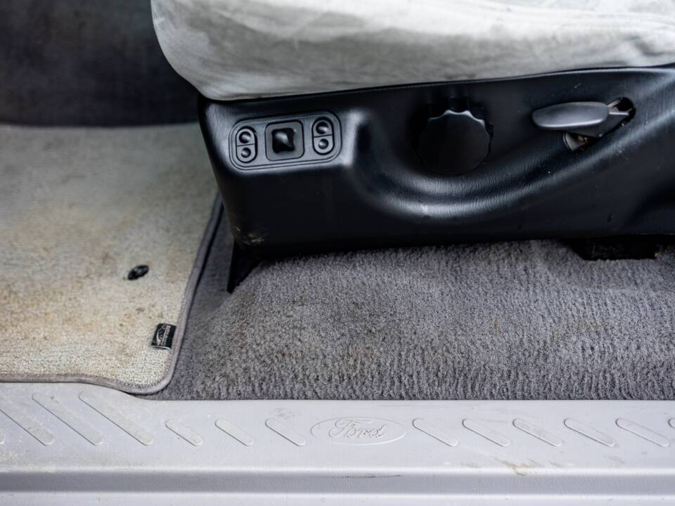 Image 36/50 of Ford F-150 SVT Lightning (2002)