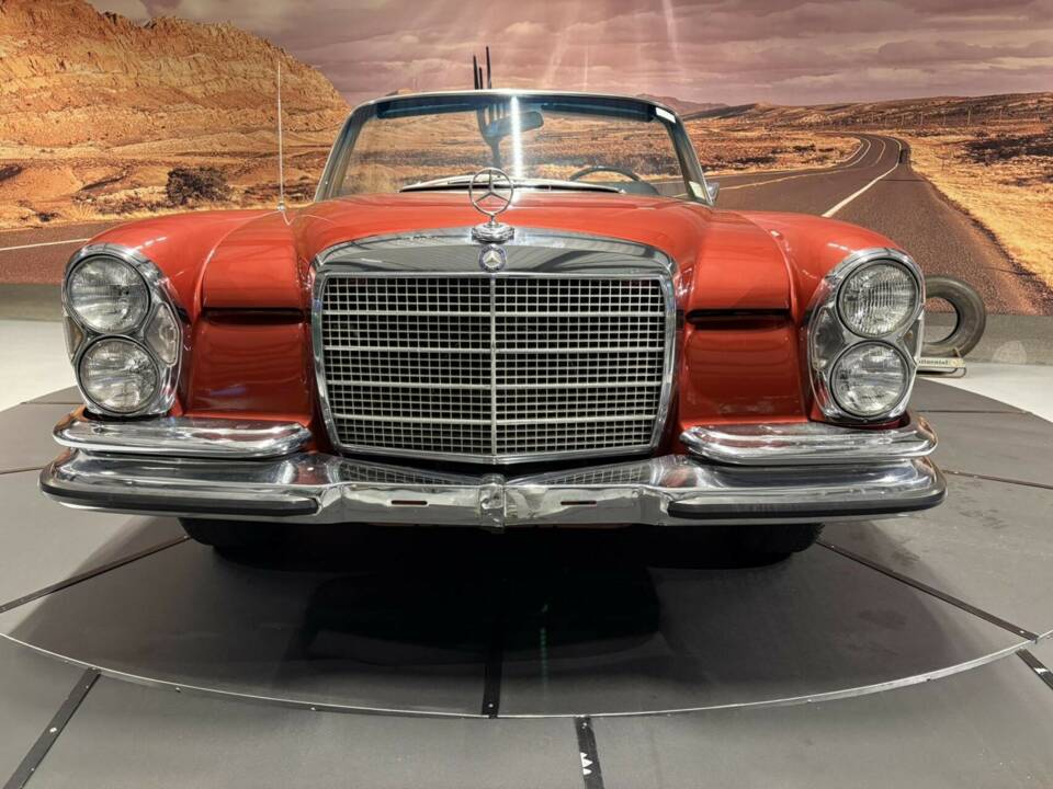 Image 2/49 de Mercedes-Benz 280 SE 3,5 (1971)