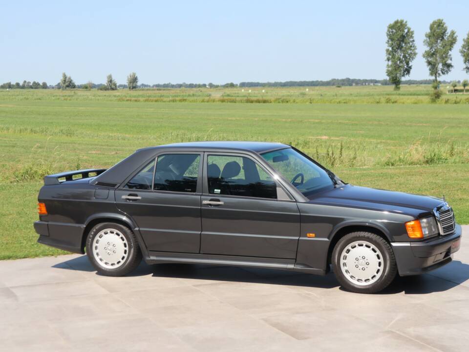 Immagine 3/50 di Mercedes-Benz 190 E 2.3-16 (1986)