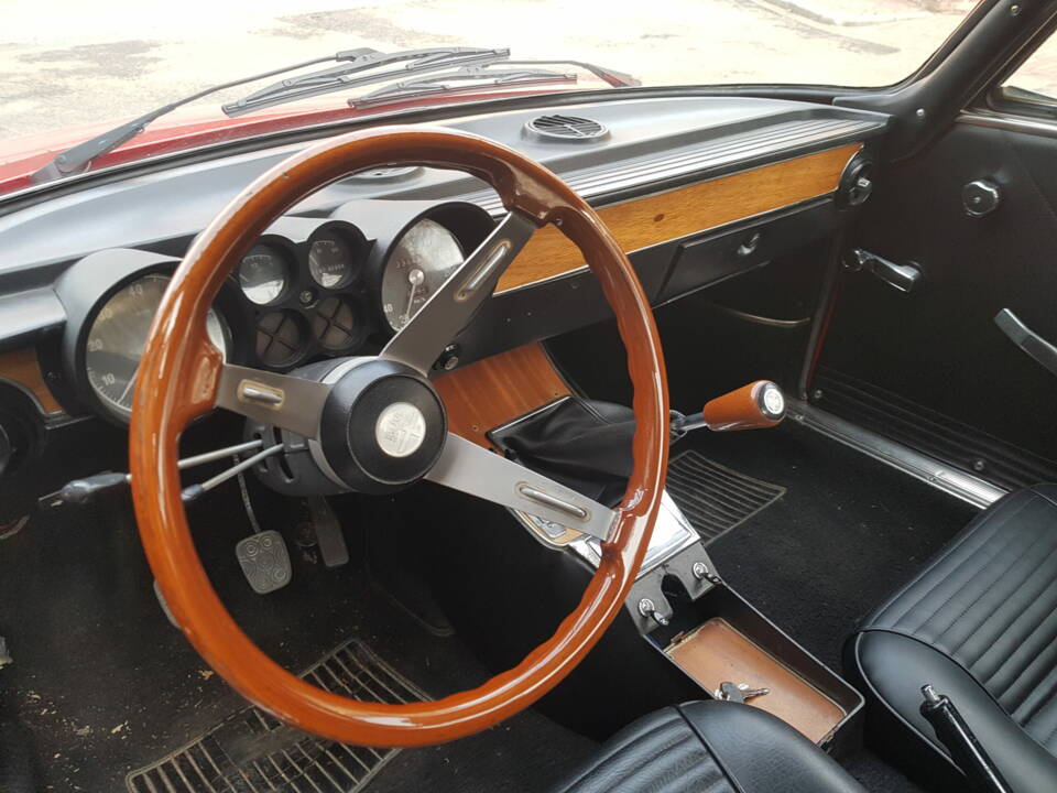 Immagine 5/7 di Alfa Romeo Giulia 1600 GT Junior (1974)