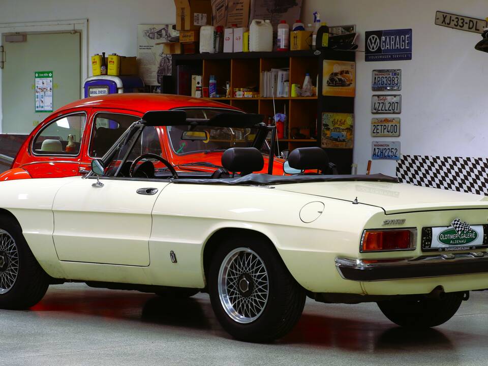 Image 8/25 of Alfa Romeo 2000 Spider Veloce (1982)