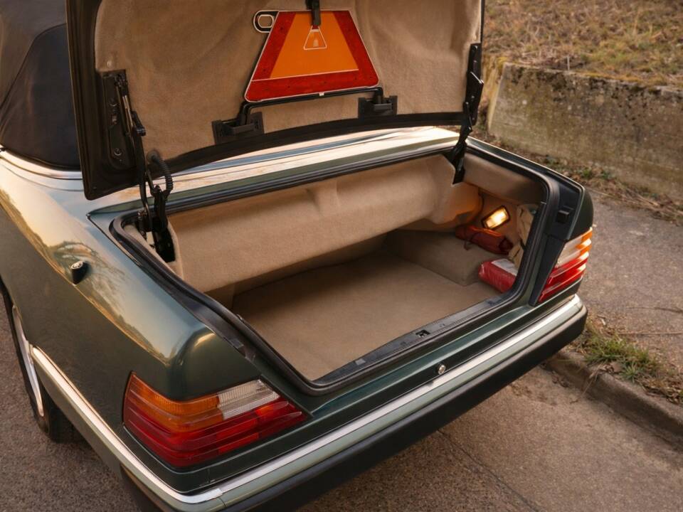Bild 3/30 von Mercedes-Benz 300 CE-24 (1992)