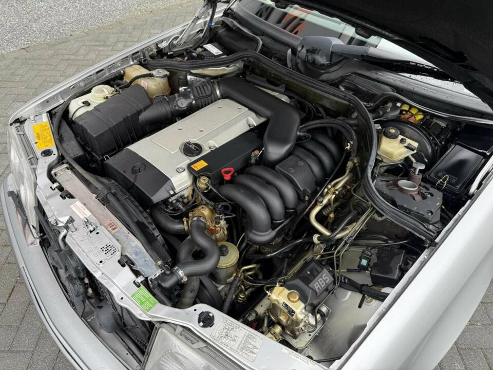 Bild 38/50 von Mercedes-Benz E 320 (1995)