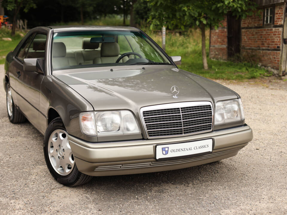 Imagen 3/74 de Mercedes-Benz E 320 (1994)