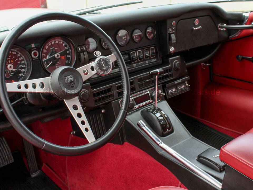 Afbeelding 24/28 van Jaguar E-Type V12 (2+2) (1971)