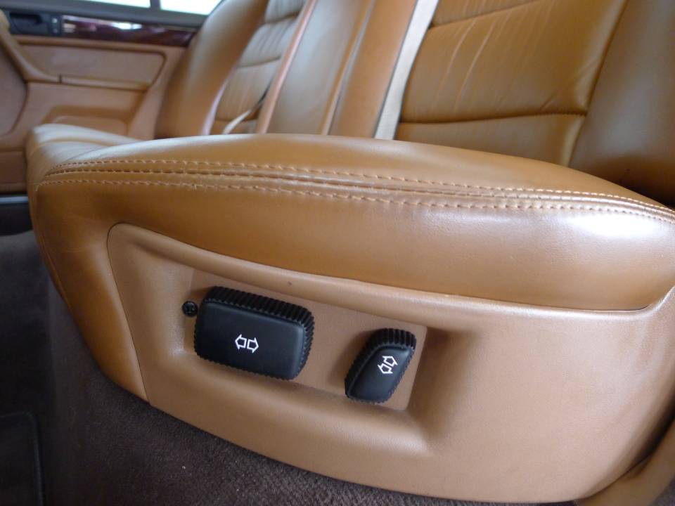 Image 35/46 of BMW 750iL (1990)