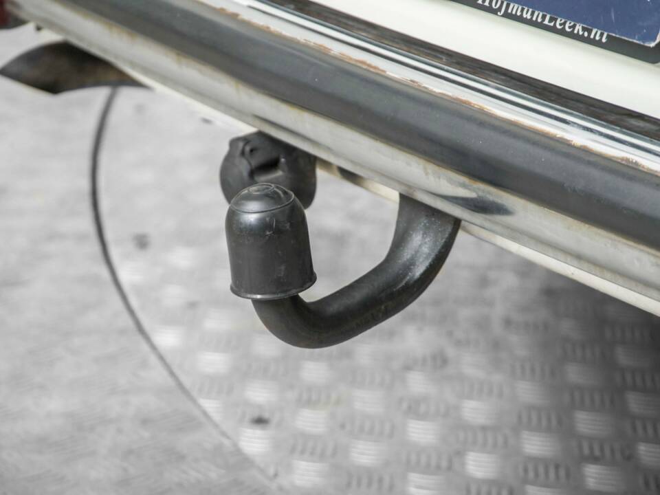 Image 30/50 of Mercedes-Benz 230 TE (1984)