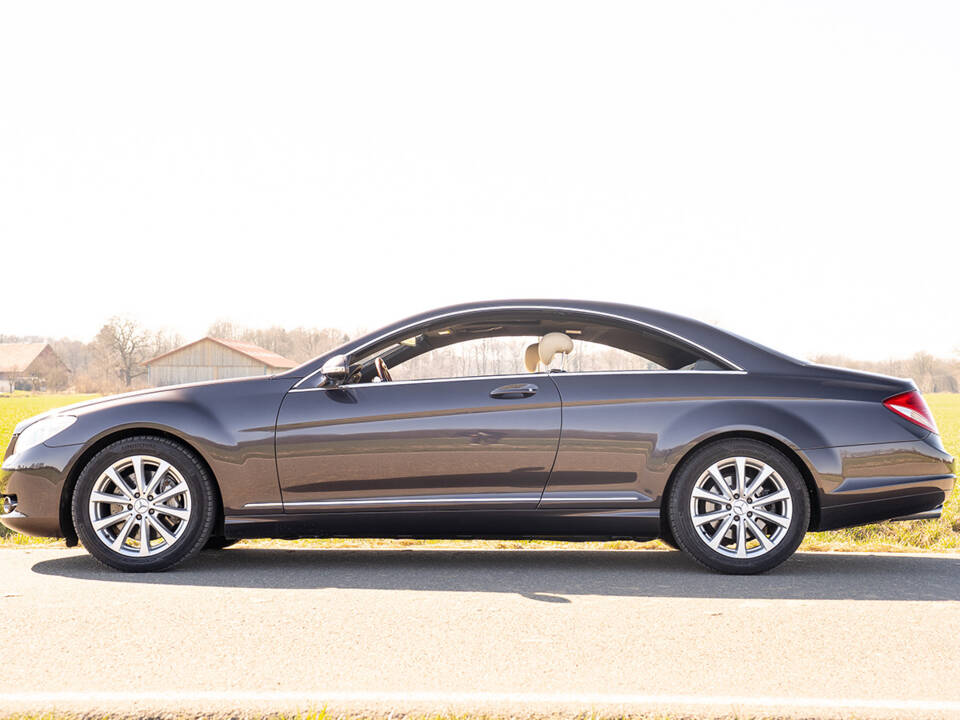 Image 10/67 of Mercedes-Benz CL 500 (2006)