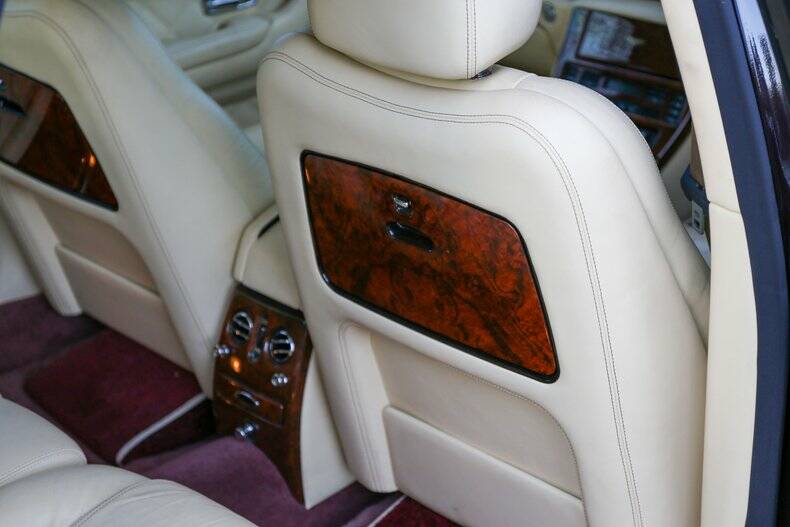 Imagen 42/50 de Bentley Arnage T (2002)