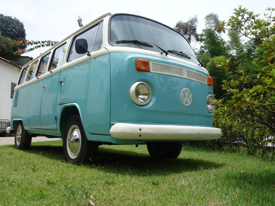 Image 3/45 de Volkswagen T2b Camper (1978)