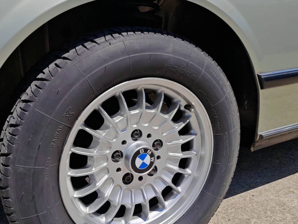 Bild 25/50 von BMW 745i (1982)