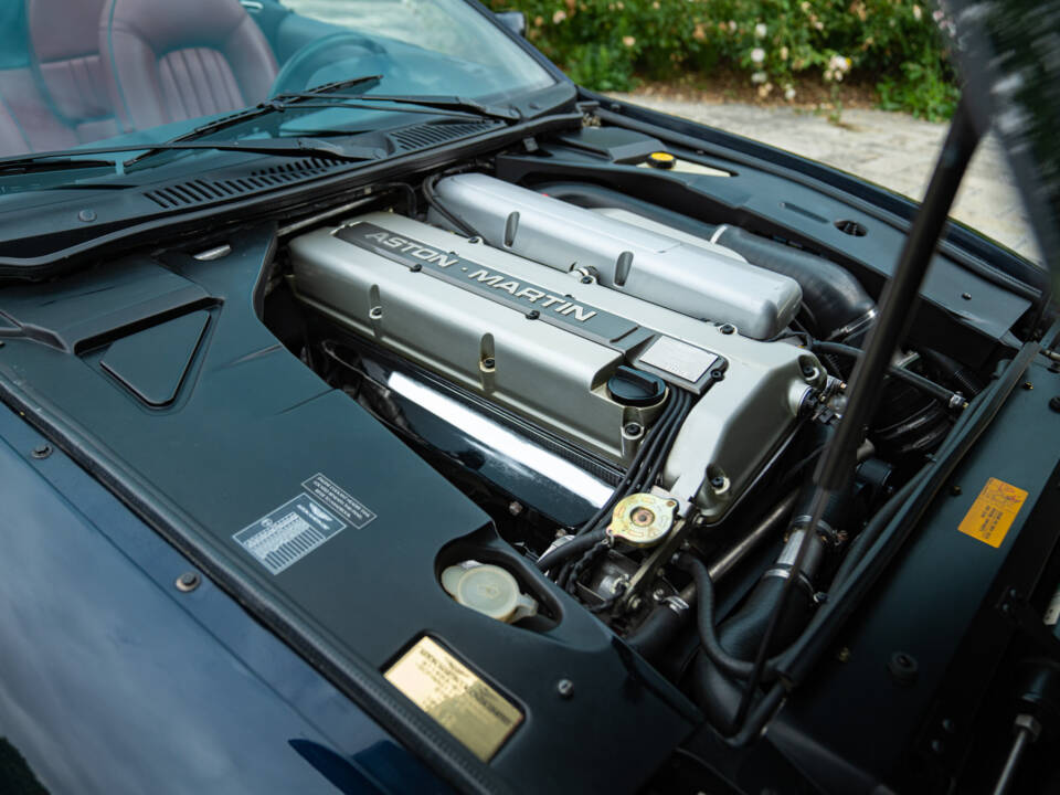 Bild 35/37 von Aston Martin DB 7 Volante (1998)