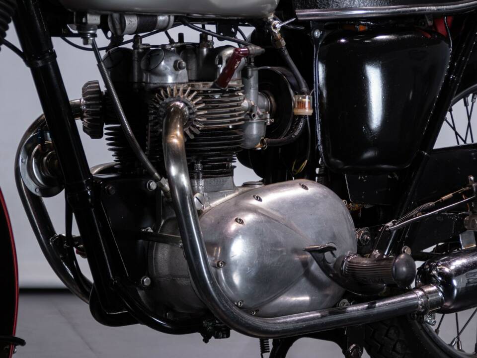 Image 31/50 of Triumph T 100 Daytona (1969)