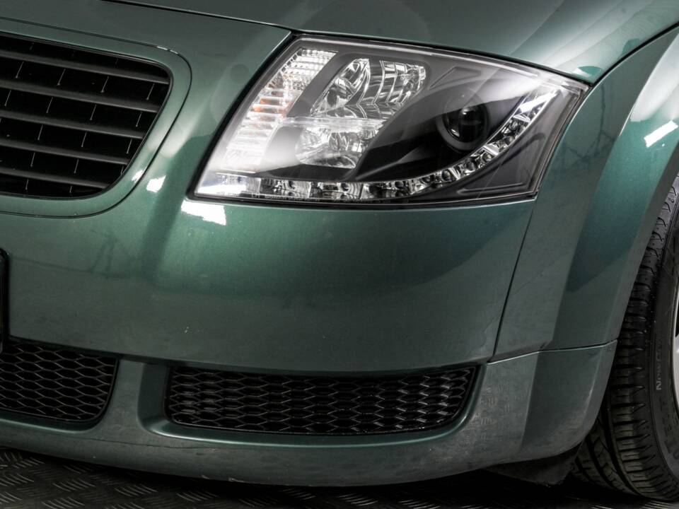 Immagine 17/50 di Audi TT 1.8 T (2001)